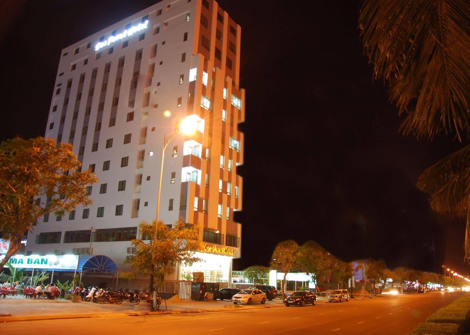Sea Front Hotel Da Nang Bagian luar foto