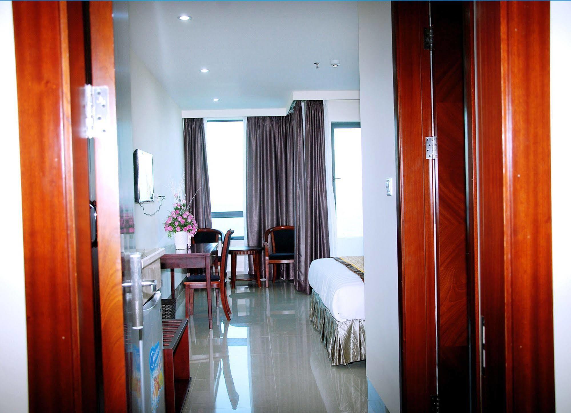Sea Front Hotel Da Nang Bagian luar foto