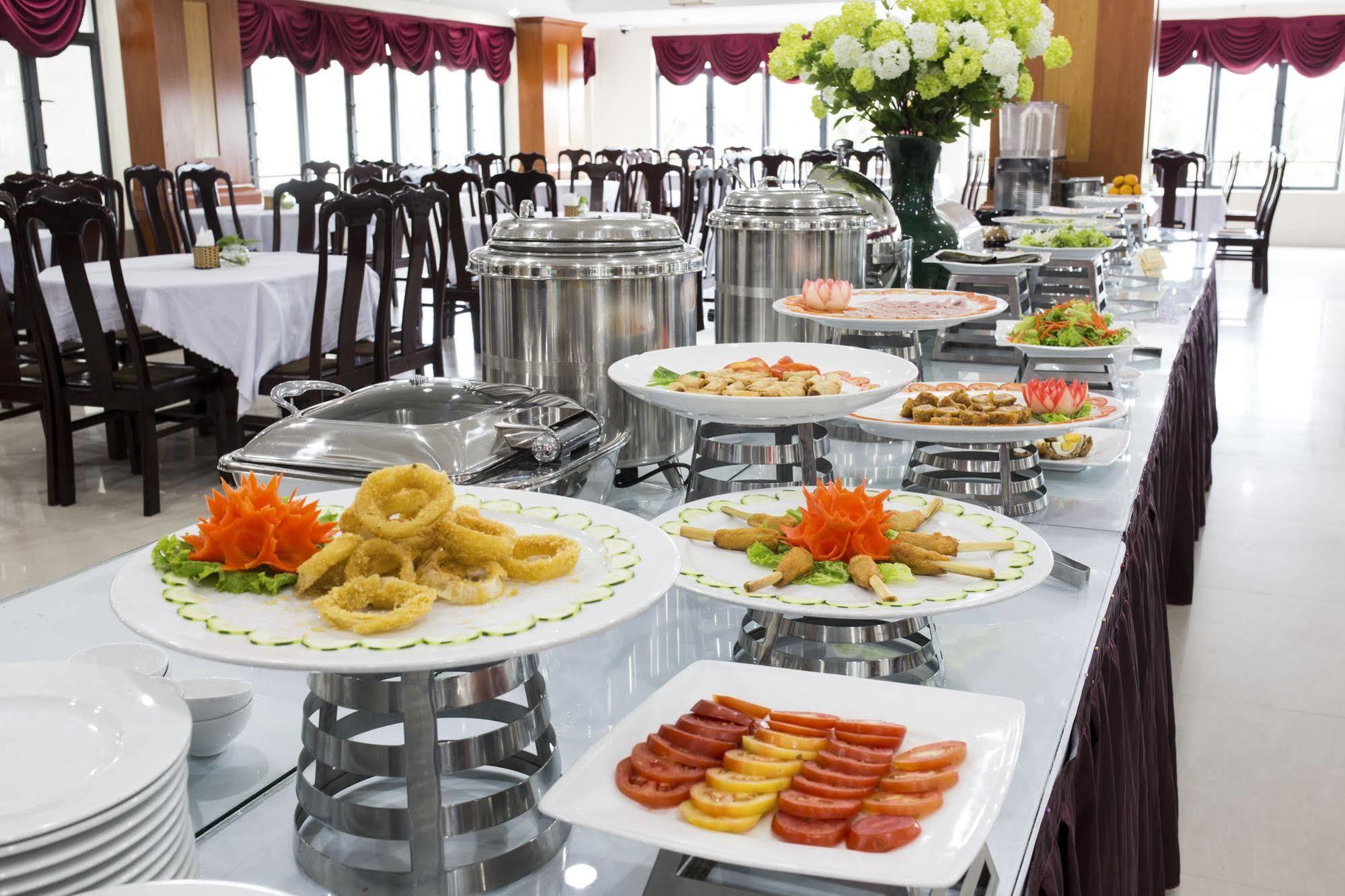 Sea Front Hotel Da Nang Bagian luar foto