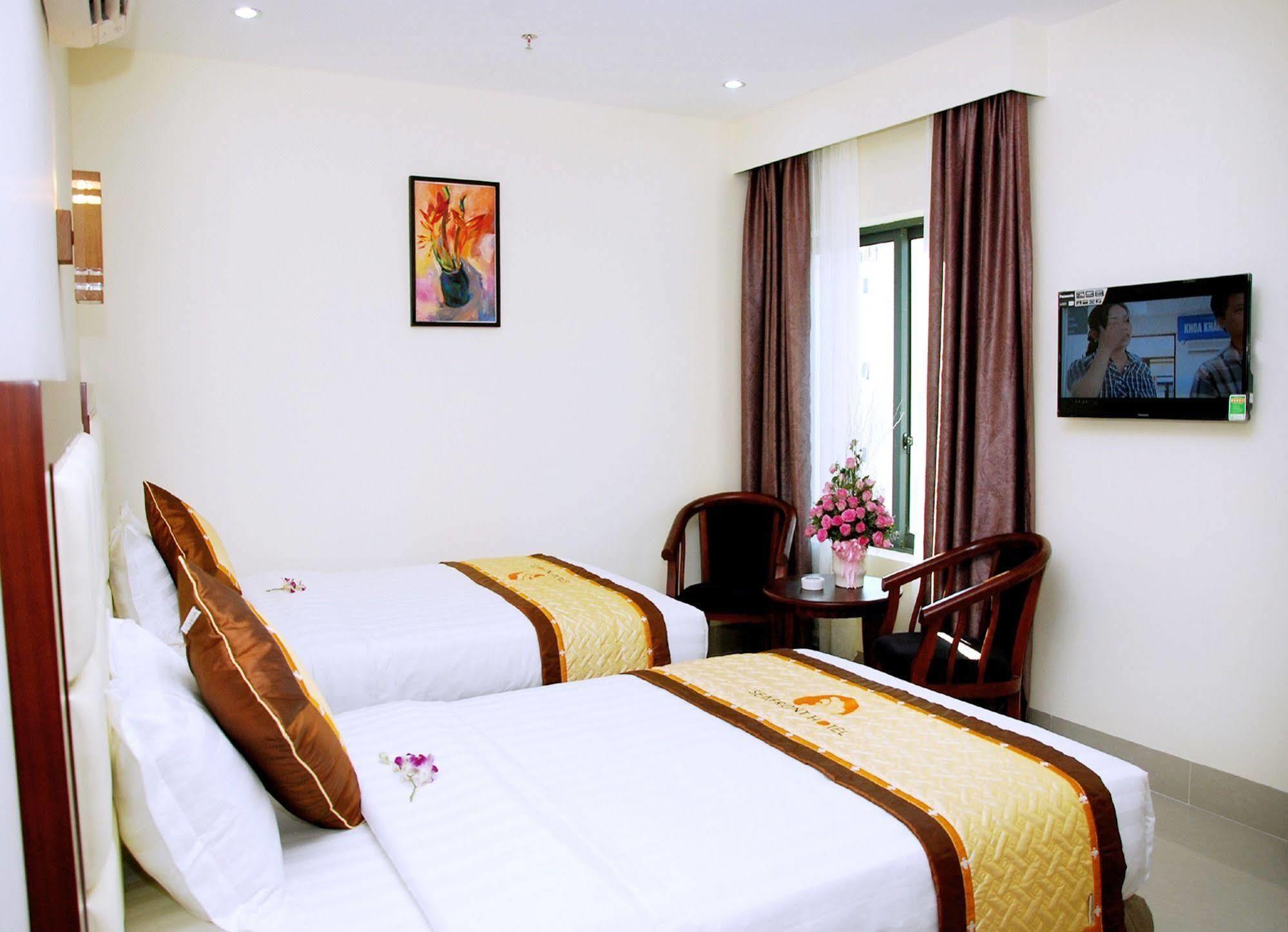 Sea Front Hotel Da Nang Bagian luar foto