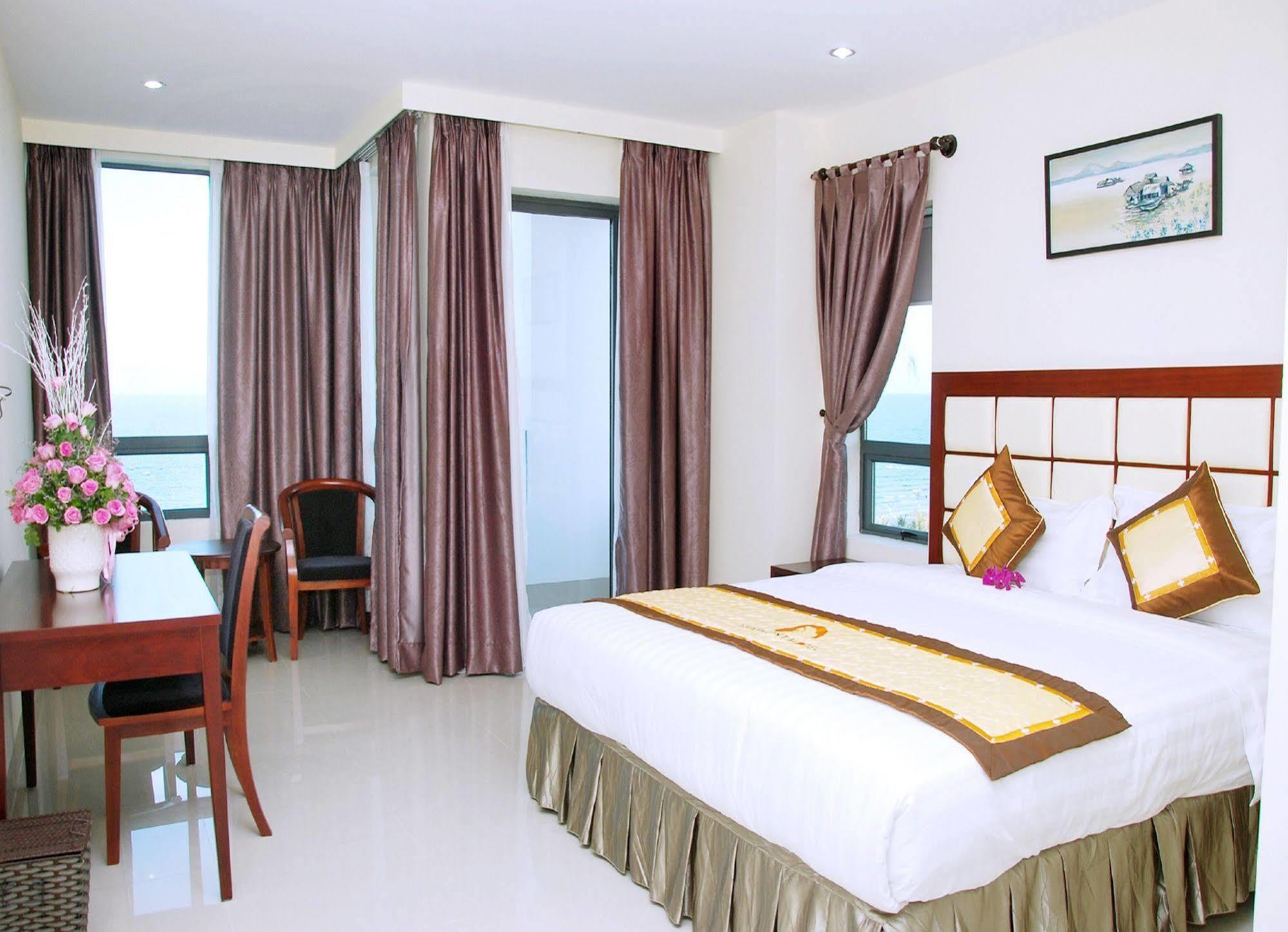 Sea Front Hotel Da Nang Bagian luar foto
