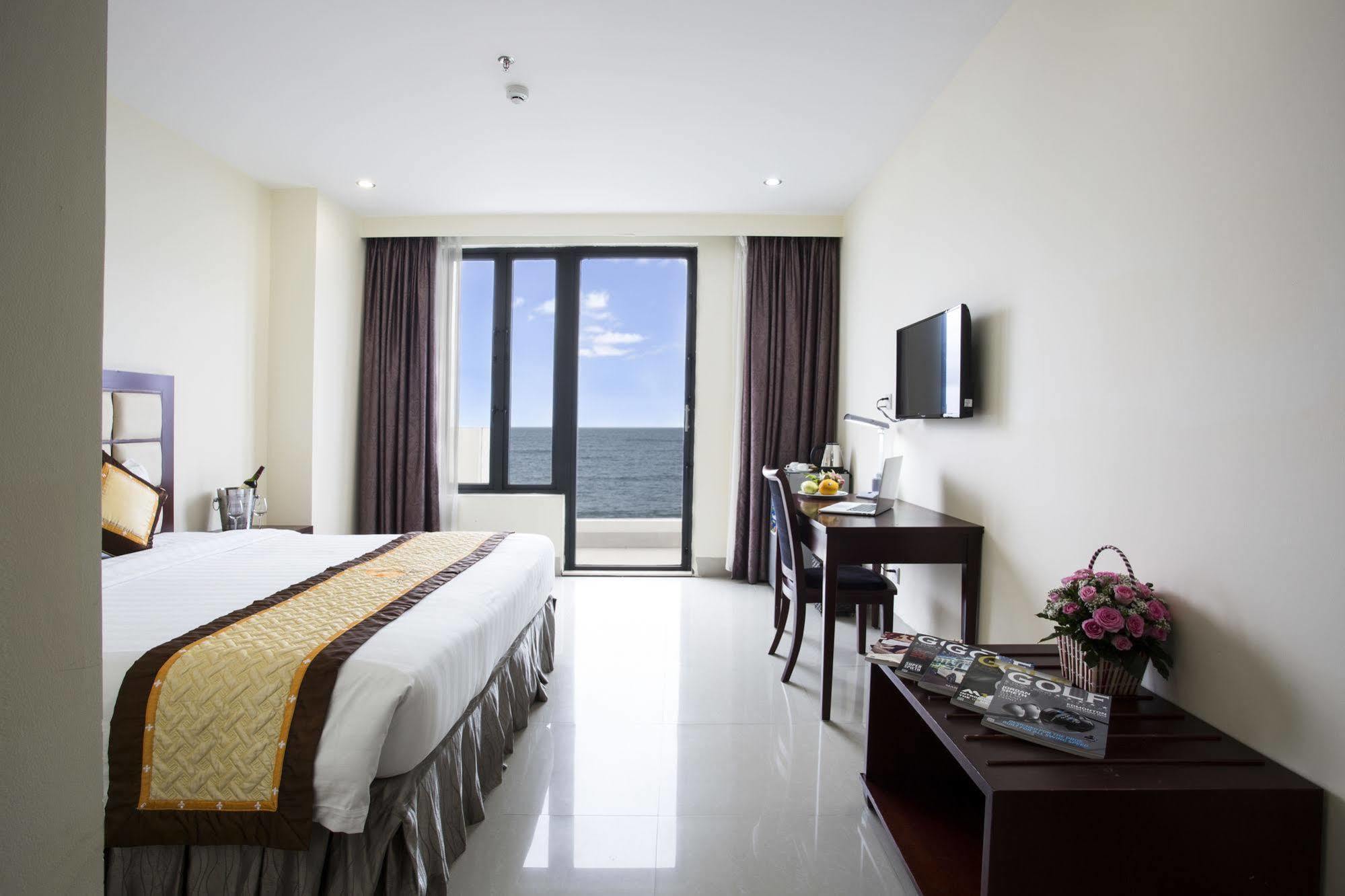 Sea Front Hotel Da Nang Bagian luar foto